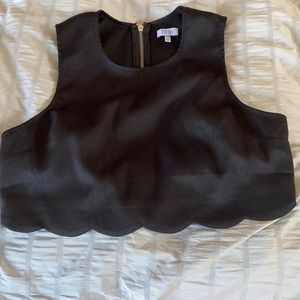Scalloped cropped black tank